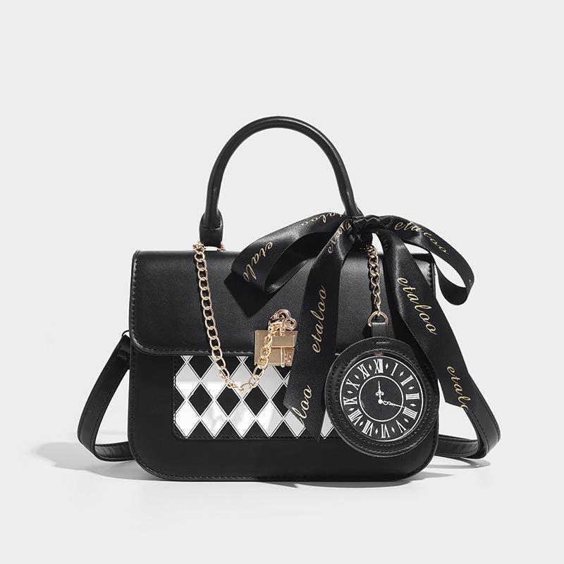 

Two-dimensional yuan badge girl daily can carry one shoulder messenger bag