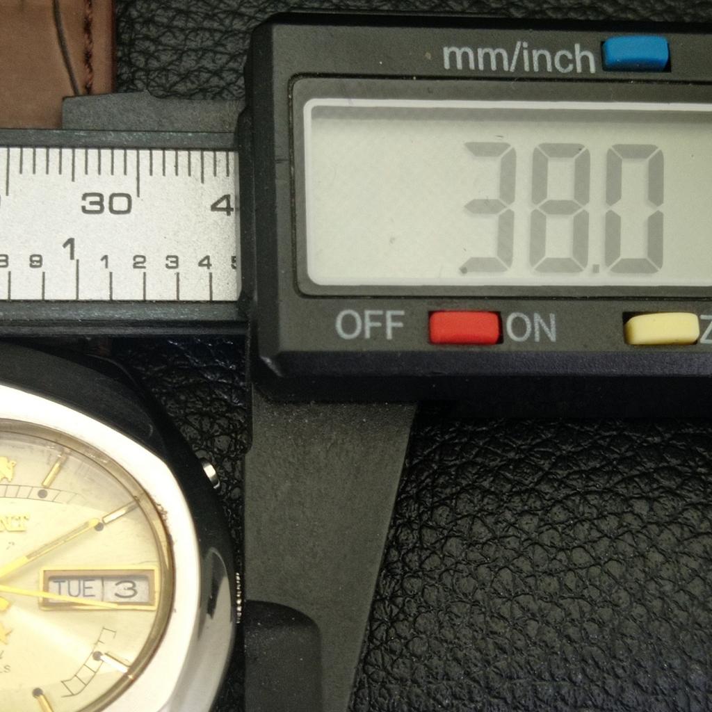 VINTAGE ORIENT CRYSTAL AUTOMATIC JAPAN 46941 MENS ORIGINAL DIAL WATCH A703365-1