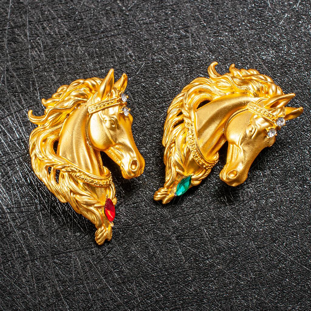 Elegante, Diamantbesetzte Pferdekopfbrosche für das Jahr des Pferdes, mit einem exquisiten und raffinierten Charme.