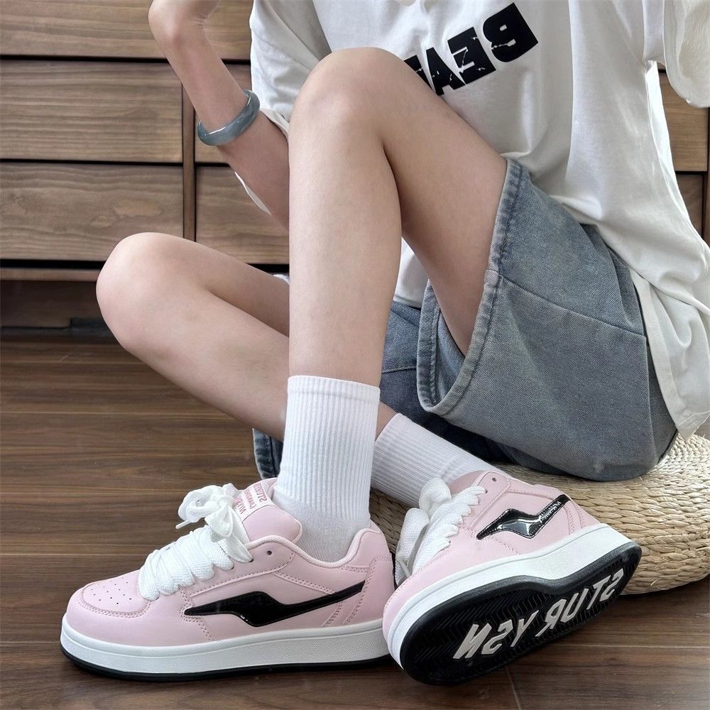 Korean version of student leisure niche design board shoes tide 2024 new Harajuku port style flat bottom street shooting sports shoes women
