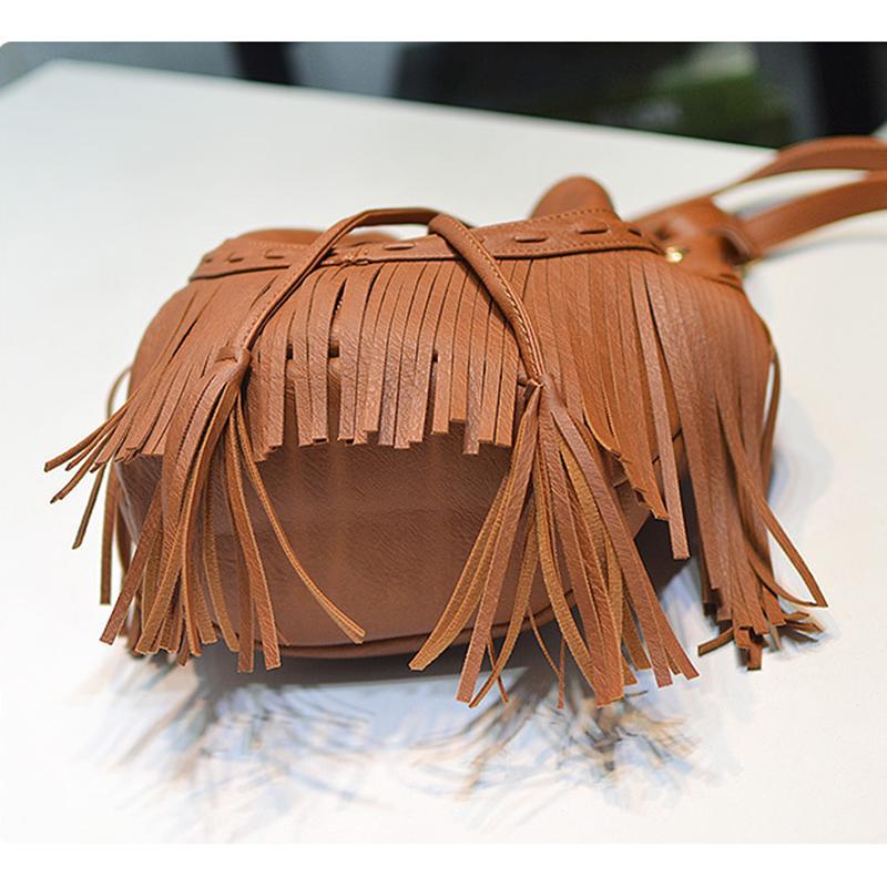 Geantă cu ciucuri din piele PU Geantă de mână în stil european și american cu șnur Geantă retro de umăr Messenger Geantă de mână pentru femei Brand de designer