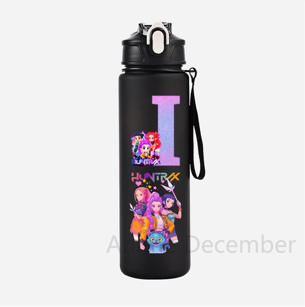 

Аніме K-Pop Мисливці на демонів A-Z Надруковані англійськими літерами Чорна чашка для води Мисливці на демонів Велика місткість Вулична портативна пляшка для пиття для хлопчика дівчинки подарунок