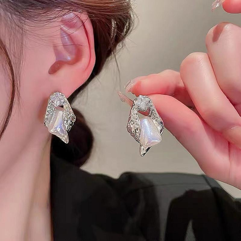 New Style Versatile Irregular Wrinkle Earrings for Women, Light Luxury Design, Earnail Fashion Earrings серебряный