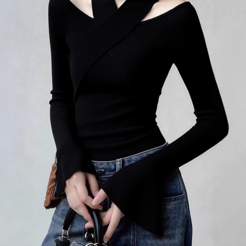 Winter High-end Sense, Light Luxury Fashion, Special Temperament, High-grade Black Neck-hanging Knitted Top for Women