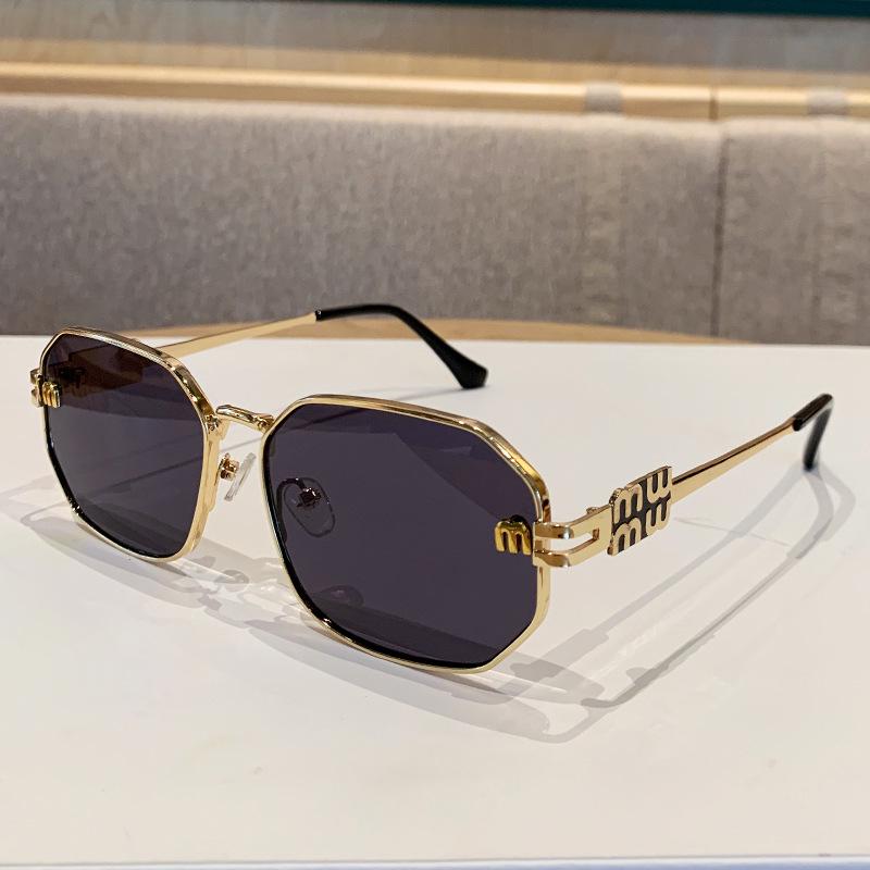 Occhiali da sole metallici poligonali con lettera da donna - Occhiali con protezione solare stile europeo e americano di alta gamma