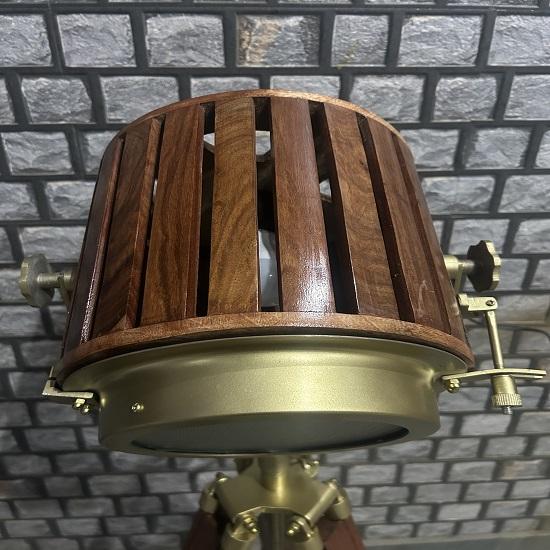 Ručně vyráběná průmyslová stojací lampa s dřevěným stativem | Studio Searchlight Spotlight | Hnědý stativ Home Decor Collectible