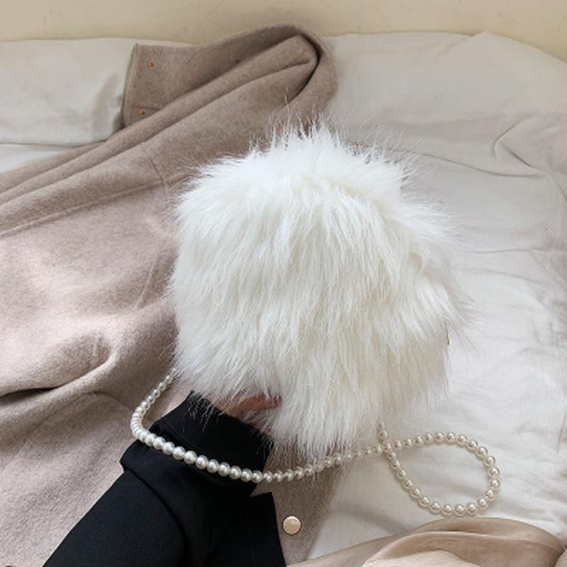 White Shoulder Bag Fashion Handbag Soft and Comfortable Handbag Round Mini Pearl Chain Bag