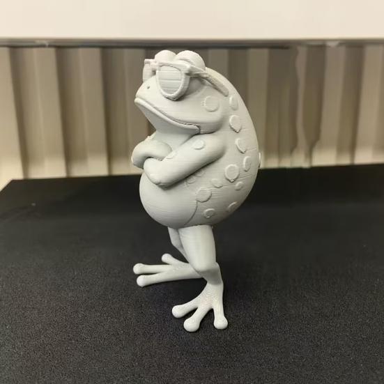3D Printed Frog Figure, Mini Desktop Ornament, Simulated Frog Model with Sunglasses Crossed Arms, Standing Frog for Desk, Car Interior