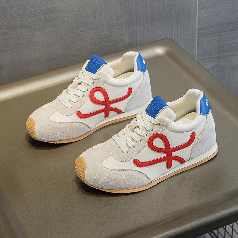 2025 Spring and Autumn New Low-top Casual Little White Shoes Flat Bottom Height Increase Breathable Versatile Fashion Forrest Gump Training Women's