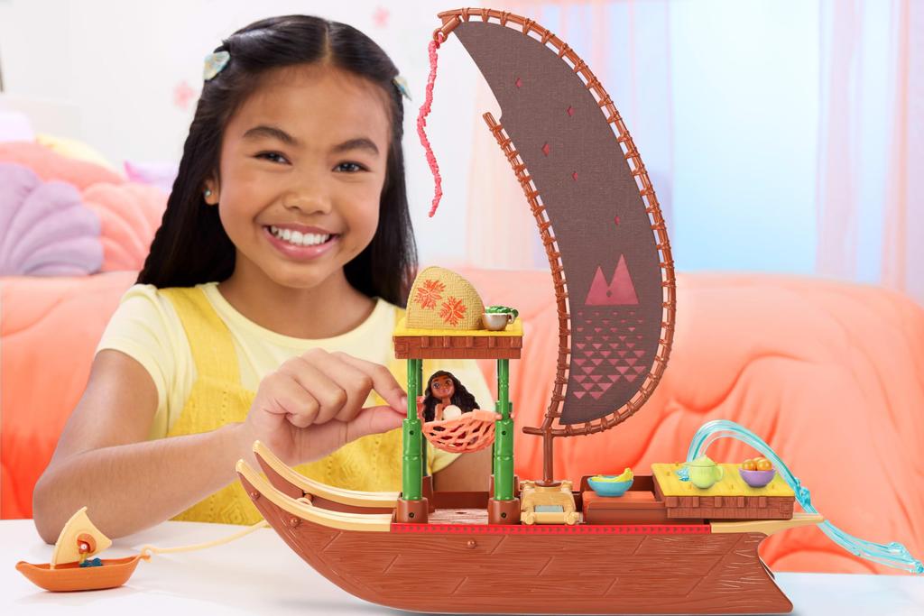 Mattel Disney Moana Toy: Moana's Adventure Canoe Playset with Floating Canoe, Moana Mini Doll, 1 Character Friend, 6 Play Areas, and 10 Accessories