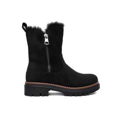 Boots Clara Barson CEO-WS6382-01