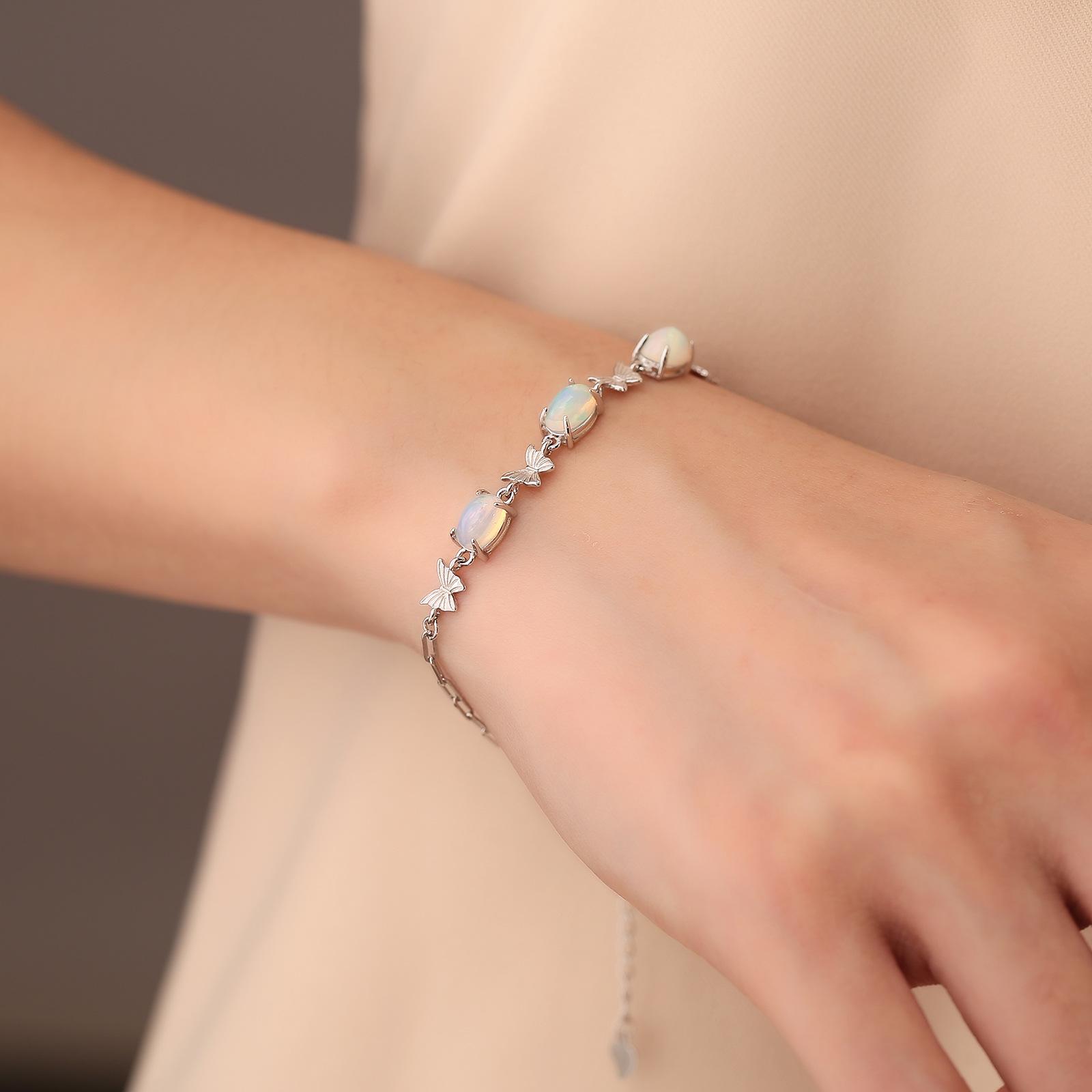 Butterfly Bracelet, Female Niche Design, Versatile, High-end, Light Luxury, Fashionable, Best Friend Accessory 17CM