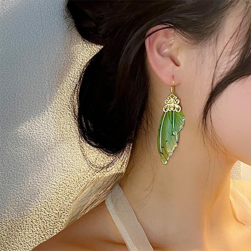 Super fairy diamond-set resin wings fringed ear hooks light luxury high-end earrings fashionable exquisite earrings design sense niche