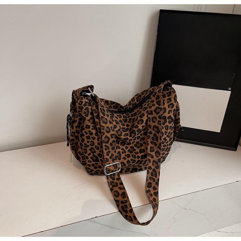 A Large-capacity, High-end, Niche Crossbody Bag and A Tote Bag for Commuting To Work