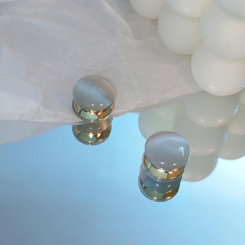 Fashion Elegant Cat-Eye Stone Magnetic Ear Clip for Women Weight Loss Acupoints Stud Earrings Without Piercing Jewelry