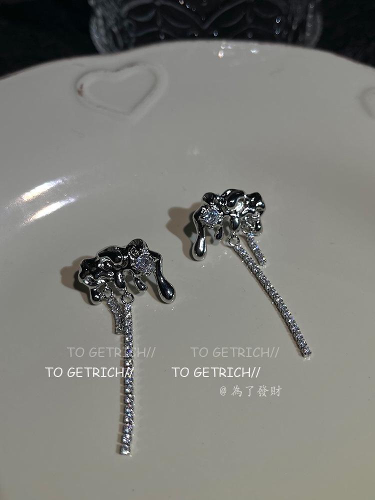 Sweet and cool wind fringed earrings, new trendy niche design, cold wind earrings, women s stud earrings