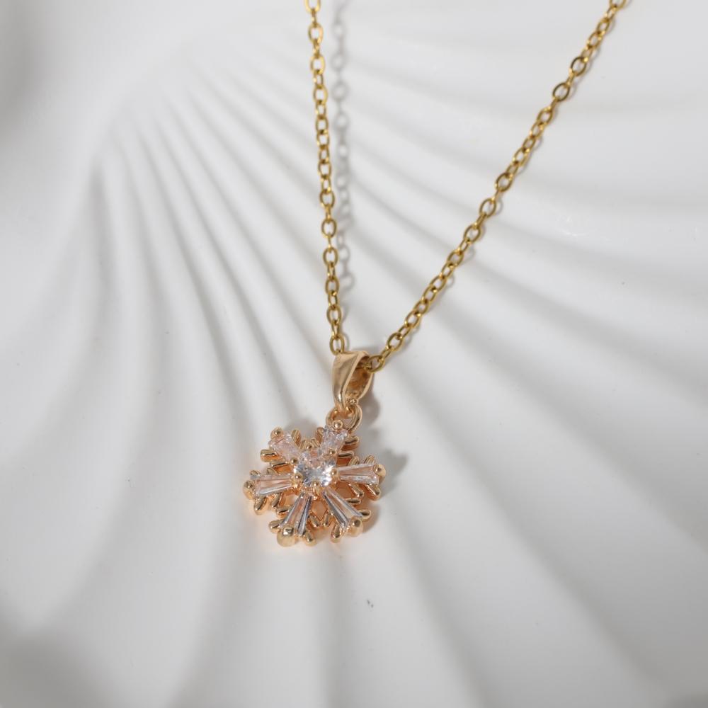 Simple Colorful Snowflakes Pendant Necklaces for Women Fashion Zirconia Necklace Wedding Party Jewelry Accessories Christmas Gift