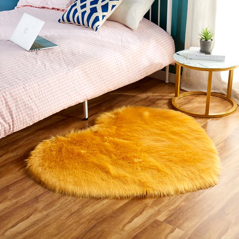 Heart-Shaped Plush Carpet - Long Hair Bedroom Bedside Sofa Mat
