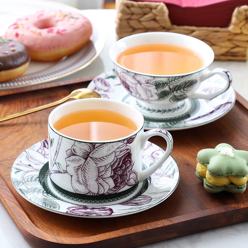 Bone China Kaffeetasse und Untertasse mit Löffel Blumenteetasse Keramik Teetasse Exquisite Teesets für Zuhause Büro