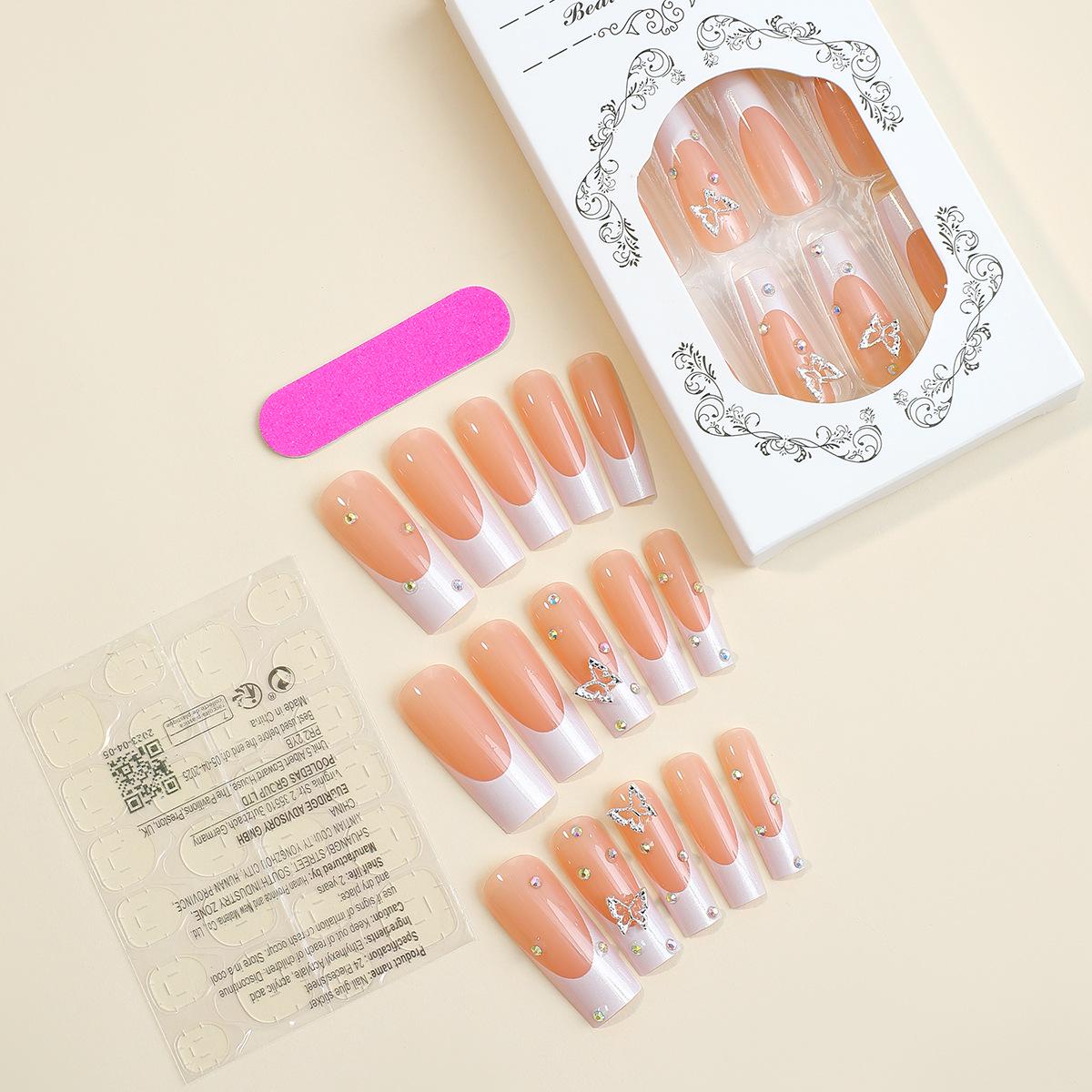 

Носимые белые ногти с французским кончиком и стразами-бабочками