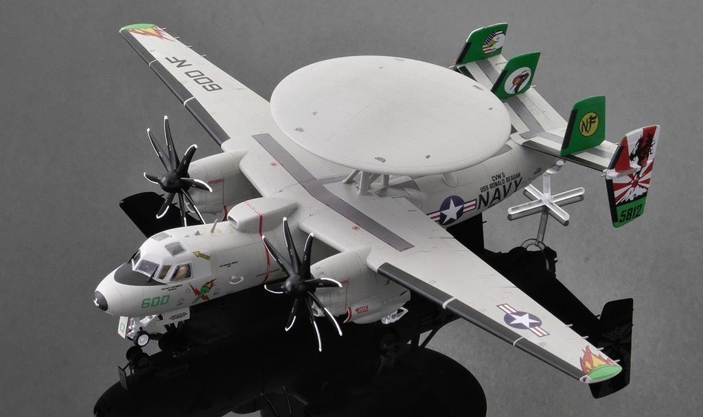 Platz Heller Scale US Navy Hawkeye Special Edition Plastic Model Kit with Japanese Instructions 1/72 E-2C (HE82300J)