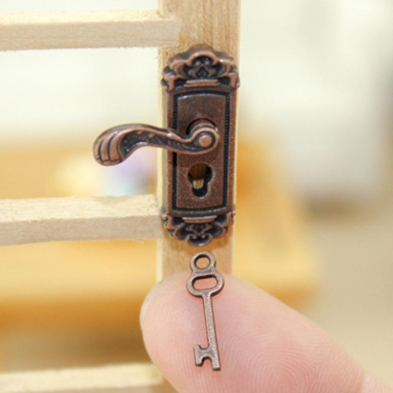 1:12 Scale Miniature Door Lock and Key Set 2 in 1 Pack Door Knocker Lock Set Vintage Dollhouses Decoration Accessories