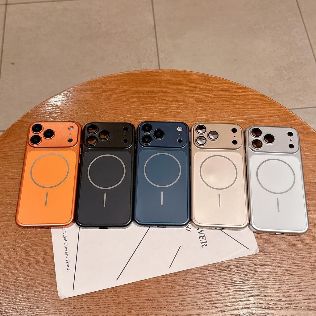 Applicable to Apple 17promax mobile phone case, new magnetic suction iPhone17 matte all-inclusive anti-drop mobile phone case.