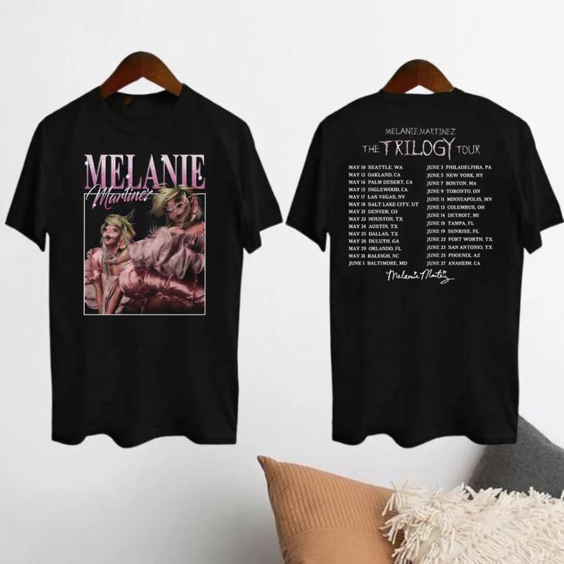 

Футболка Melanie Martinez The Trilogy Tour 2024, Футболка с альбомом Portals, Melanie Mar S