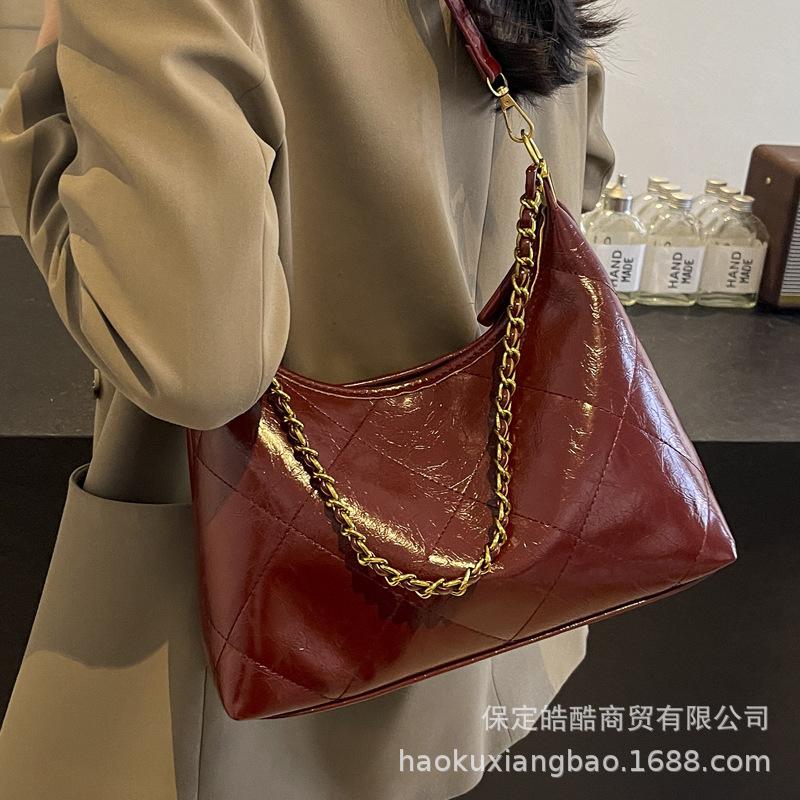 Niche design textured commuter handbag 2025 autumn and winter new retro diamond chain messenger tote bag