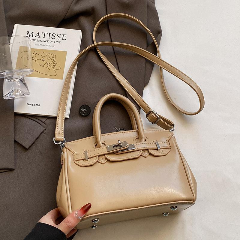 

Spring and summer new products high-end oil wax leather light luxury portable platinum bag fashion temperament versatile commuter style messenger wom