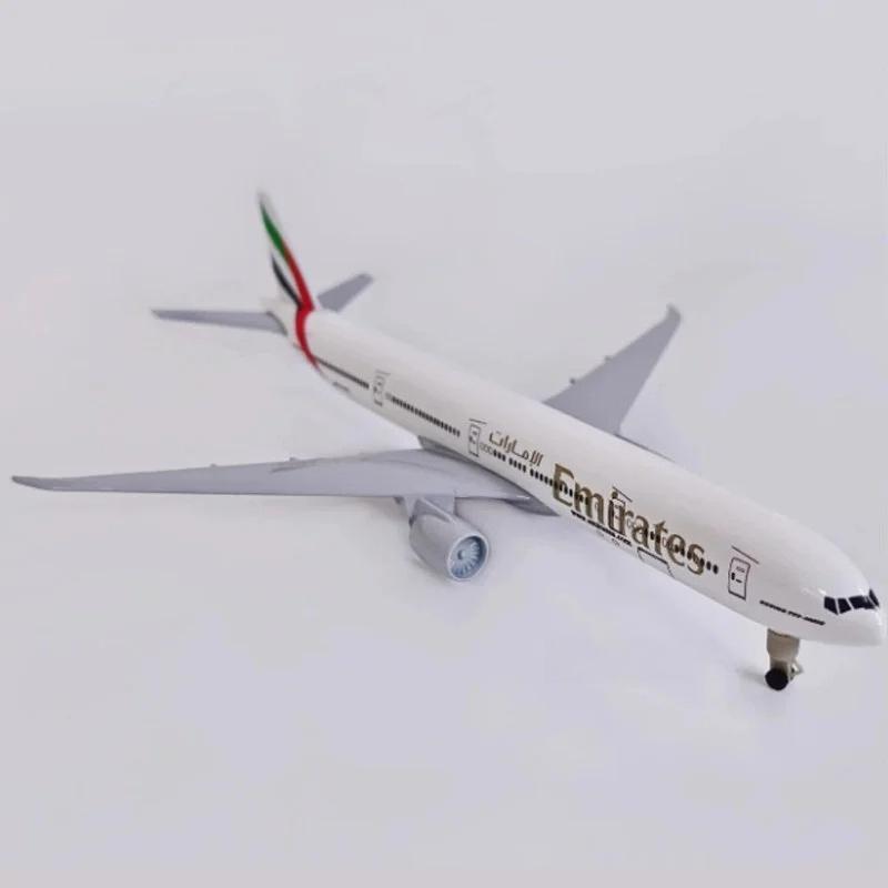Aerei Giocattolo Scala 1/400 Aereo 20cm B777 Emirates Airways Con Carrelli di Atterraggio Modello Replica in Metallo Aerei Giocattolo per Bambini Simulazione