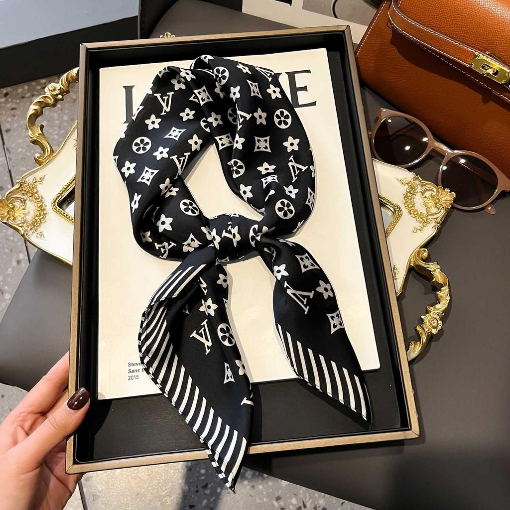 Silk scarf women's neck new scarf with coat 70 small square scarf scarf mother high-end scarf
