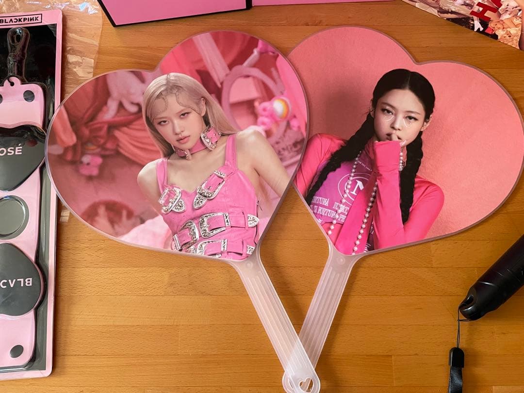 

[USED] Blackpink heart-shaped fan Rosé Jennie
