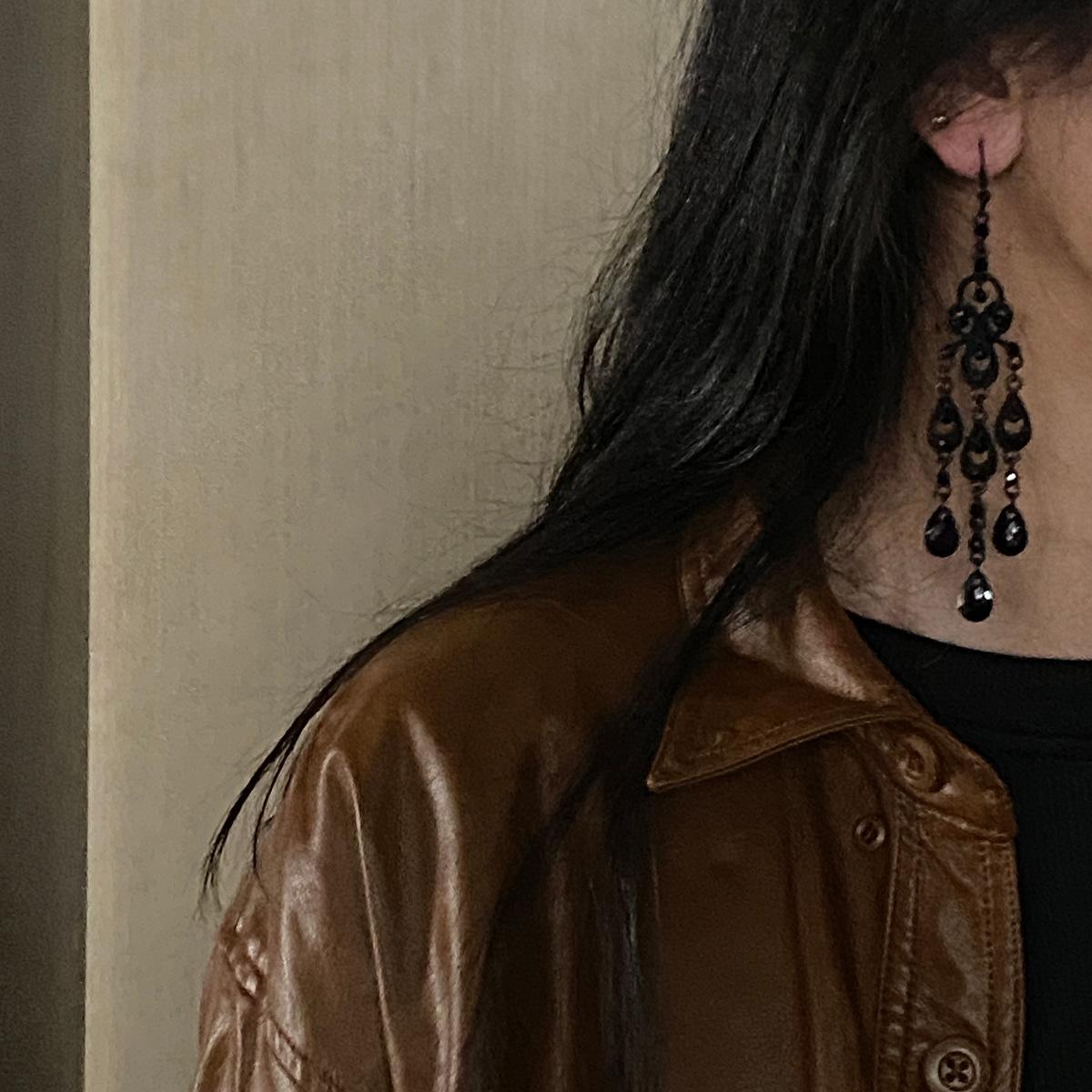 

Medieval diamond-encrusted hollow water drop fringed earrings light luxury and ear hook earrings