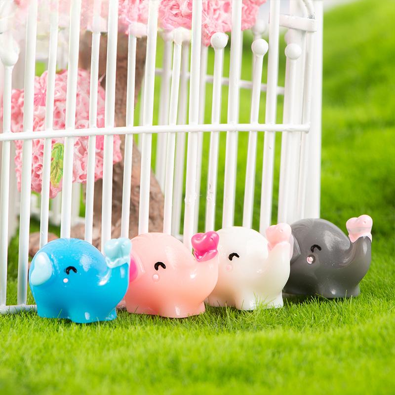 Micro Landscape Decoration Cute Cartoon Love Elephant Resin Decoration Gardening Accessories Desktop Car Decoration