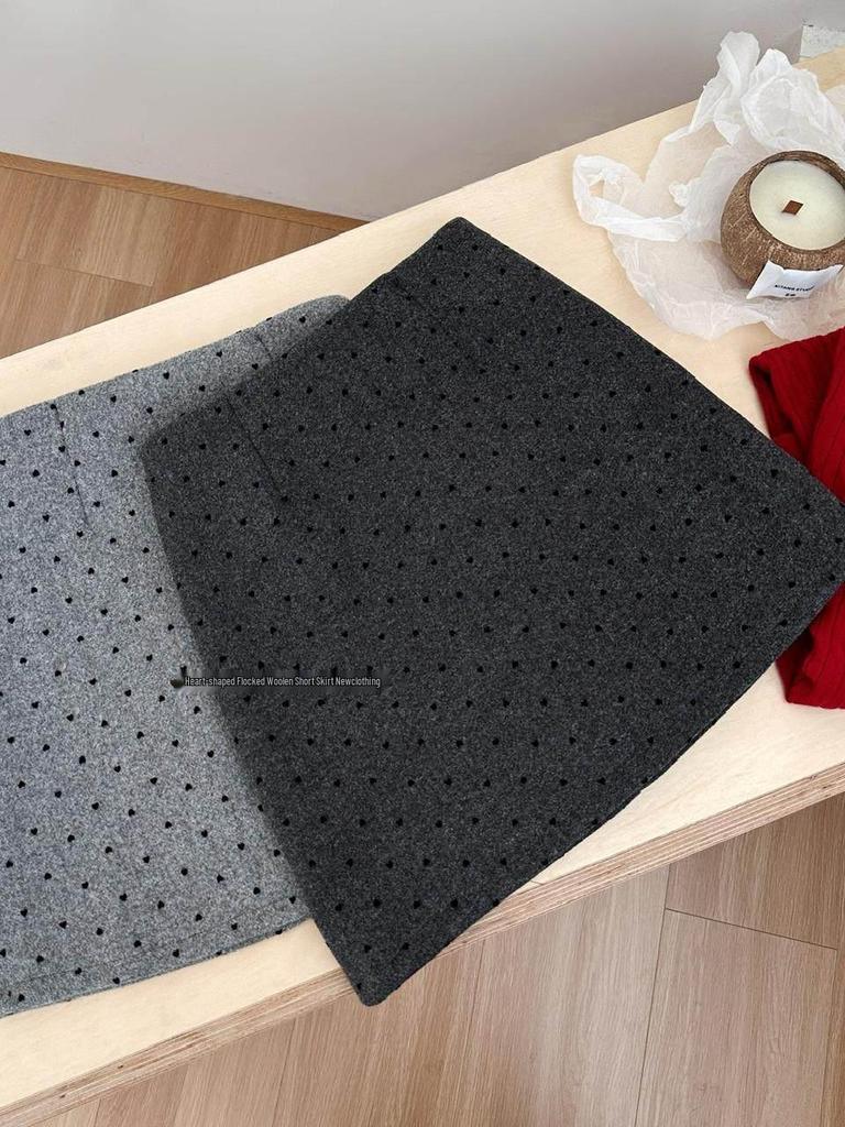 2026 Spring Retro High-Waisted Polka Dot Wool A-Line Skirt - Korean Style, Slimming, Anti-Exposure