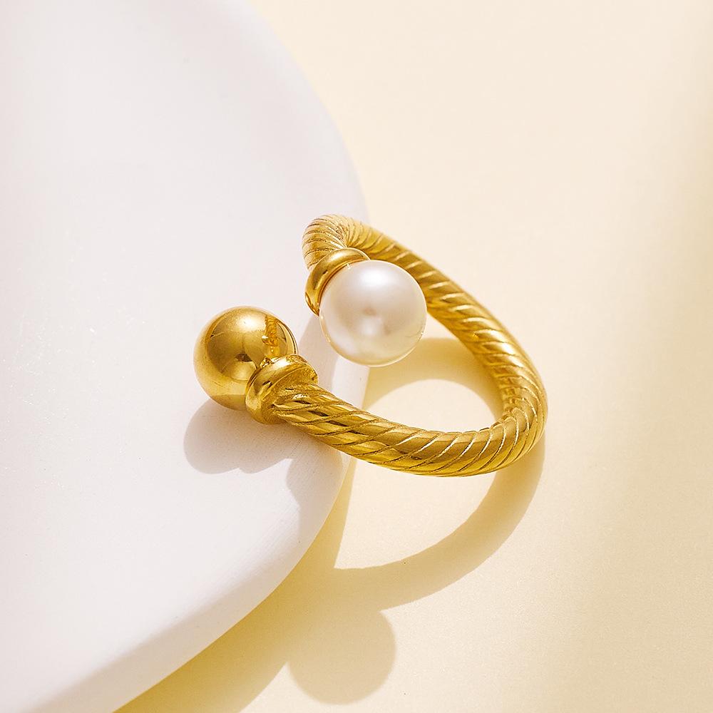 Elegant Vintage Pearl & Zircon Ring for Women - Versatile Niche Design Jewelry