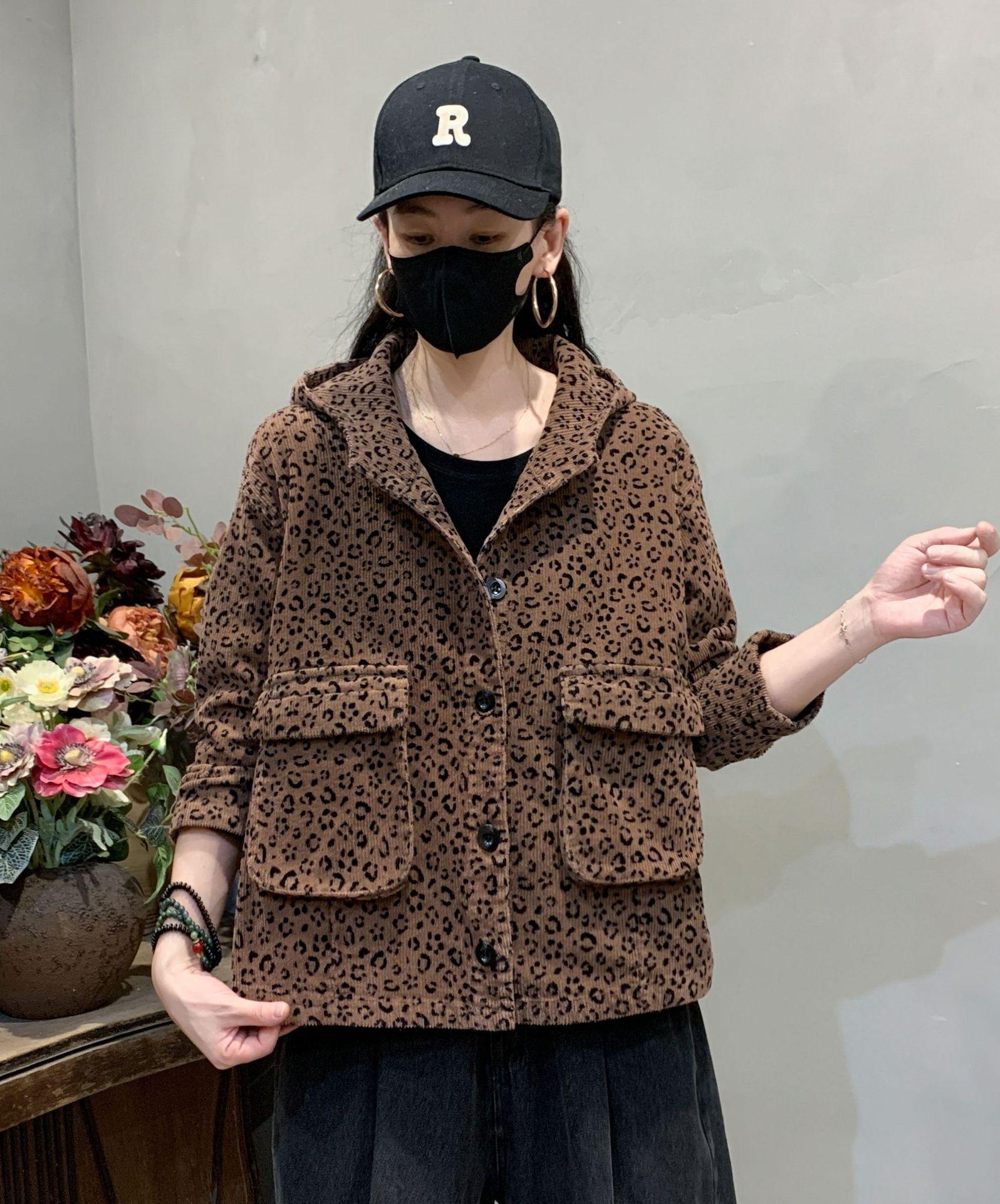 

Осень 2025 новый леопардовый принт внешний карман свободный универсальный кардиган с капюшоном женское пальто возрождение one size fits all темно-коричневого