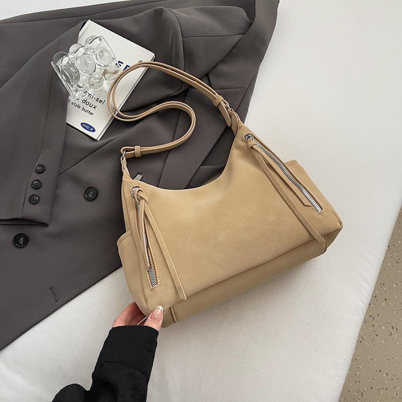 2024 Retro Large-Capacity Women's Contrast Color Shoulder Bag - Autumn/Winter Commuter Pillow Messenger