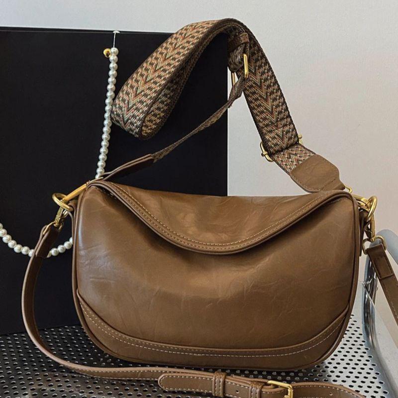 Customize the New Ebony Women's Bag, Commuter Versatile and Explosive Messenger Bag, Underarm Bag, Fashionable Dumpling Niche Shoulder Bag.