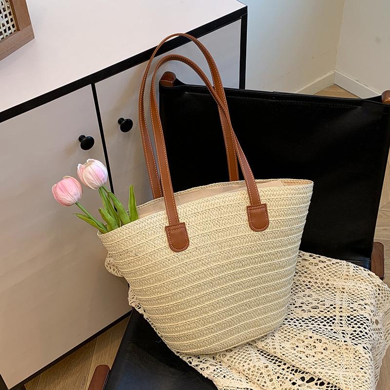 Large capacity grass woven bag new bucket bag beach seaside vacation shoulder armpit tote bag