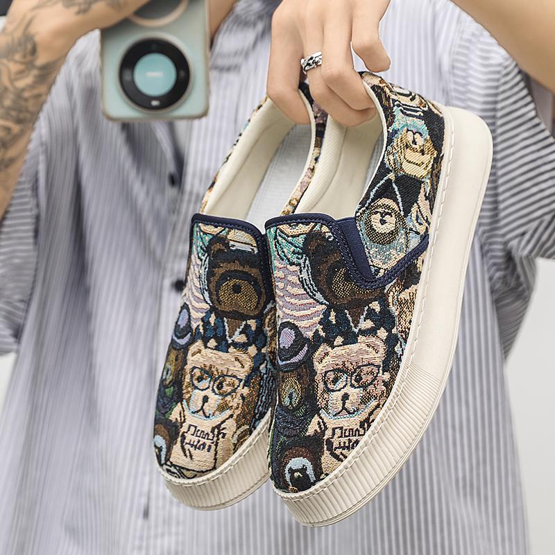 Super Light Athletic Canvas For Men Fashion Hard-Wearing Slip-On Male Footwear Breathable Casual Men  Embroidery Sneakers New