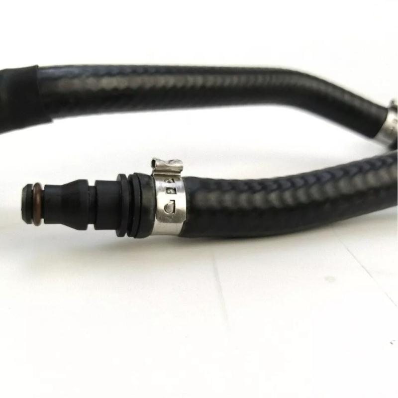 Replacement Deputy Kettle Water Pipe for W204 C204 C207 S204 Water Tank Radiator Hose 2045012825 2045013225 A2045012825