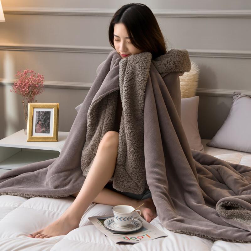 LISM Doppelschichtige Lammwolldecke