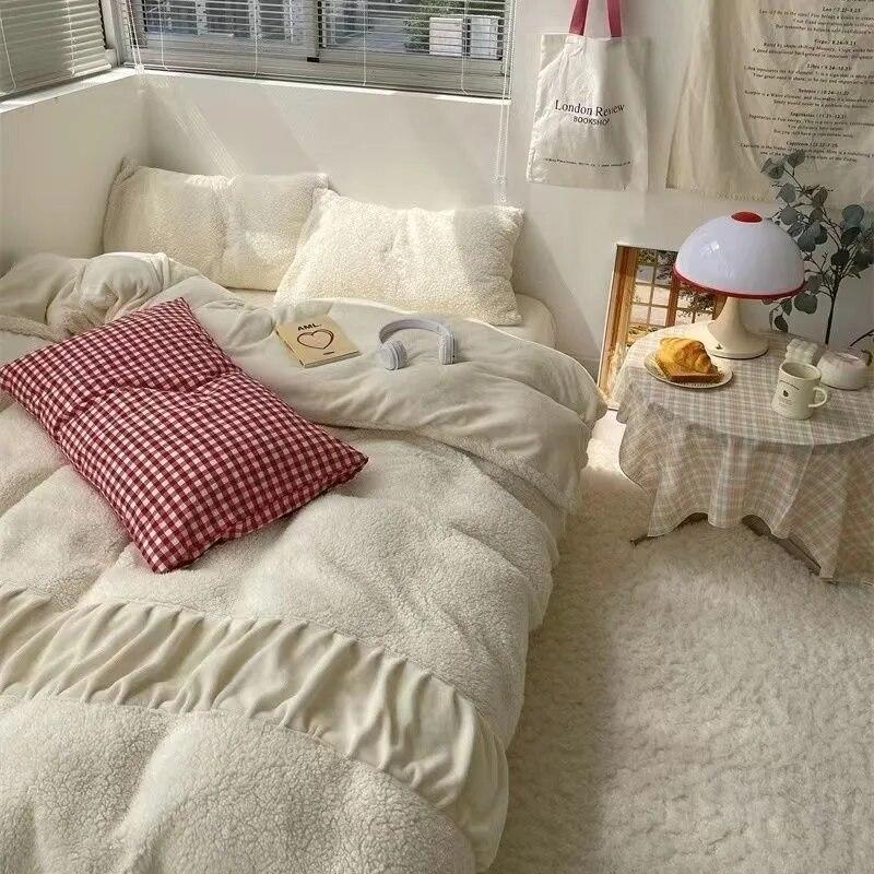 Home Textile Winter Warm Lambswool Duvet Cover Bed Sheets and Pillowcases 4pcs Set Thick Coral Velvet Thin Comforter Bedding Set