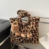 Autumn and winter new plush leopard print tote bag, fluffy large-capacity shoulder bag, autumn and winter cute lazy wind armpit bag