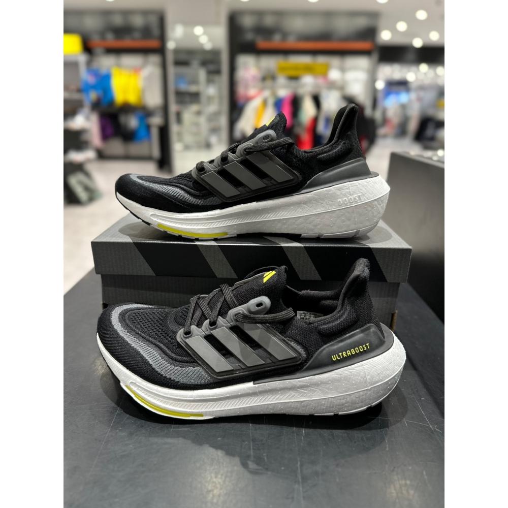 

adidas [adidas] ULTRABOOST LIGHT кроссовки унисекс HQ6339