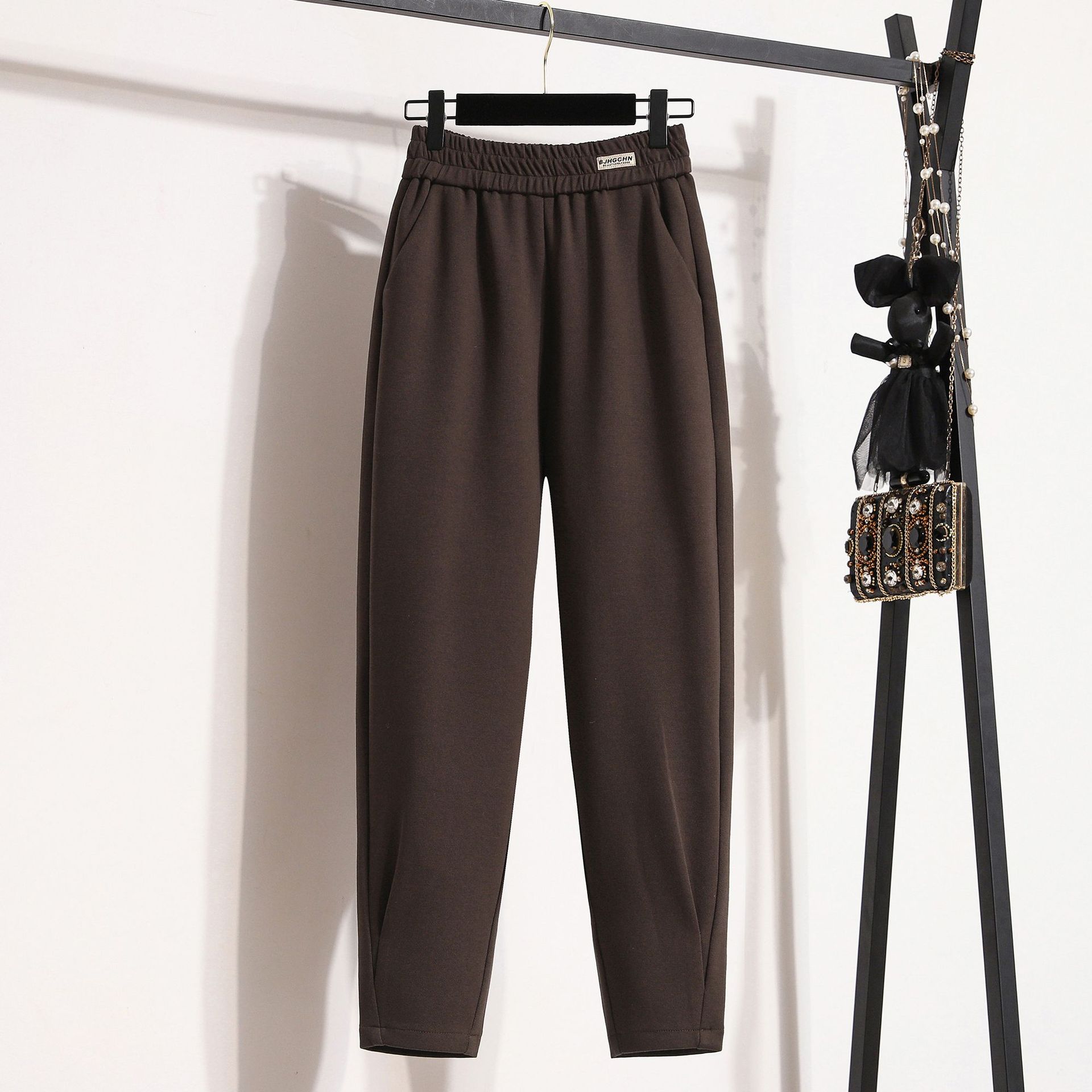 

Утолщенные теплые спортивные брюки для женщин, зимние новые повседневные брюки, узкие шаровары большого размера с высокой талией 4XL коричневый