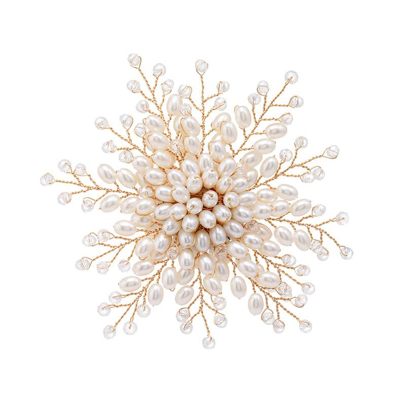 Handmade high-end temperament luxury pearl snowflake brooch women's high-end sense elegant corsage coat pin accessories