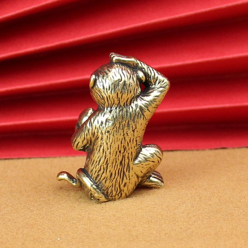 Solid Brass Little Monkey Ornament Holding Peach Monkey Zodiac Monkey Cute Pure Copper Monkey Metal Crafts